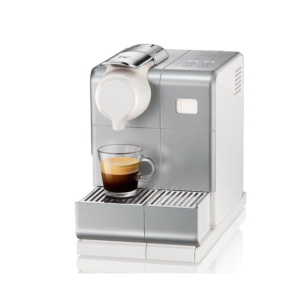 تهیه قهوه با اسپرسوساز نسپرسو دلونگی رنگ سفید مدل EN560S