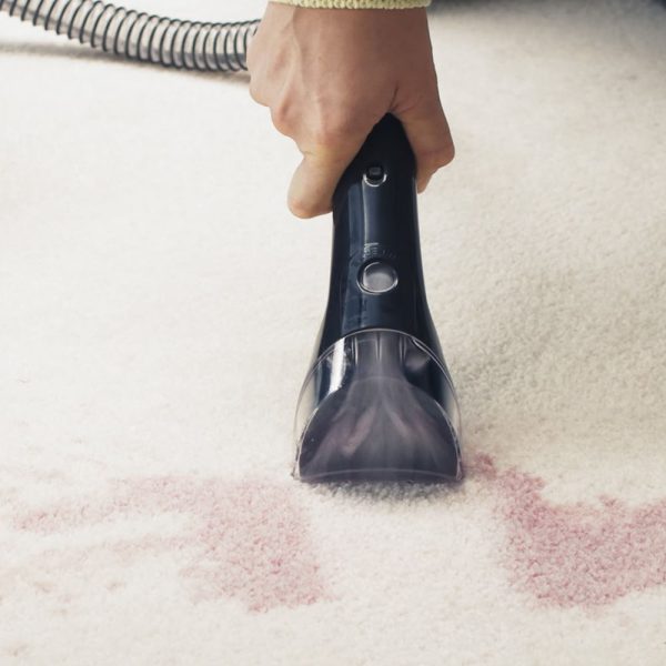 پاک کردن لکه‌های روی فرش با لکه بر فرش و مبل بیسل Spotclean Proheat